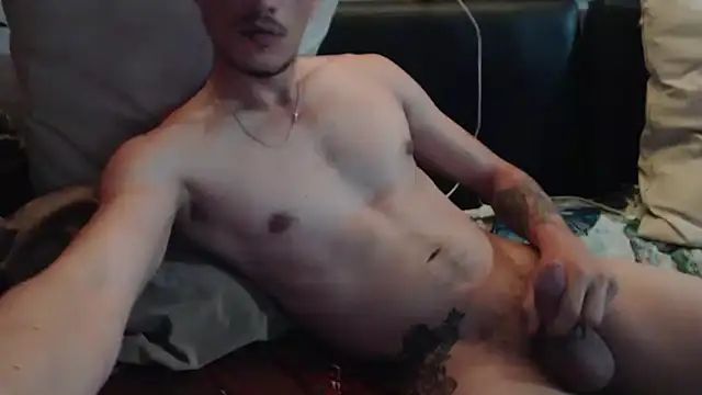 roystonee01 online show from February 27, 2026, 10:48 am