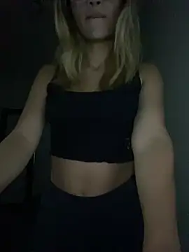 Snapshot of Carolinen chatting on February 26, 2025, 9:09 pm Carolinen online show from February 26, 2025, 9:09 pm