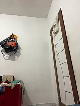 Snapshot of Carolinen chatting on February 13, 2025, 10:54 pm Carolinen online show from February 13, 2025, 10:54 pm