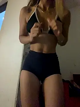 Snapshot of Carolinen chatting on October 7, 2025, 10:44 pm Carolinen online show from October 7, 2025, 10:44 pm