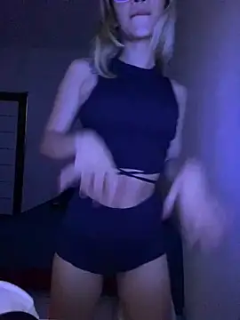 Snapshot of Carolinen chatting on February 11, 2025, 11:54 pm Carolinen online show from February 11, 2025, 11:54 pm