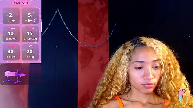 Snapshot of Charlotte_Love10 chatting on October 7, 2025, 11:33 am Charlotte Love10 online show from October 7, 2025, 11:33 am