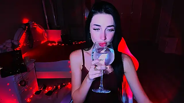 lovely desire online show from September 18, 2025, 3:26 pm