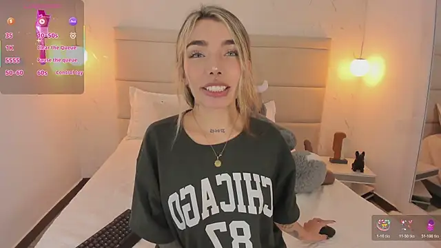 Mollymoon1 online show from November 28, 2025, 8:20 pm