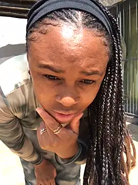 Pearl 00 online show from October 19, 2025, 11:13 am