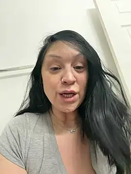 Snapshot of AlyssiaAmoreXO chatting on June 24, 2026, 5:33 pm AlyssiaAmoreXO online show from June 24, 2026, 5:33 pm