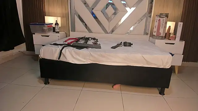 ValentinaThomas online show from November 12, 2025, 8:12 pm