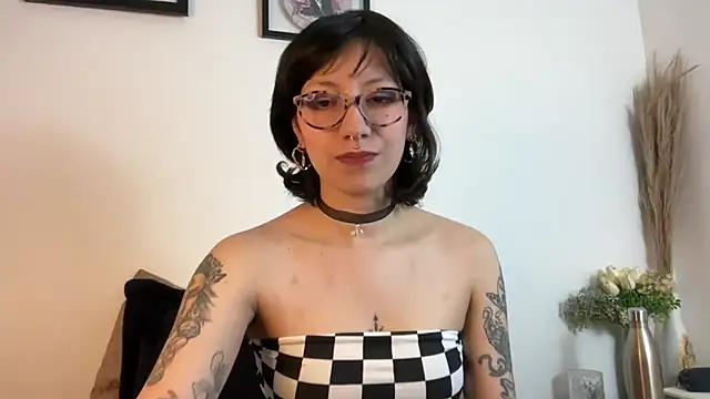 Snapshot of cataline_de_aragaon chatting on October 12, 2025, 4:19 pm cataline de aragaon online show from October 12, 2025, 4:19 pm