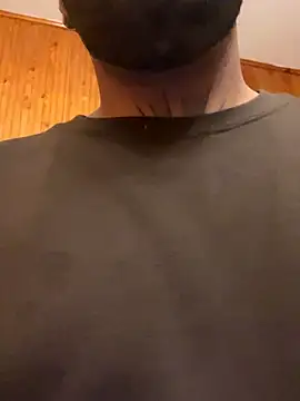 Snapshot of Dikkiduohottt chatting on December 15, 2025, 4:24 pm Dikkiduohottt online show from December 15, 2025, 4:24 pm