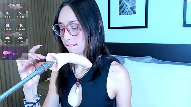 Snapshot of doll_bella_ chatting on February 1, 2026, 7:45 pm doll bella online show from February 1, 2026, 7:45 pm