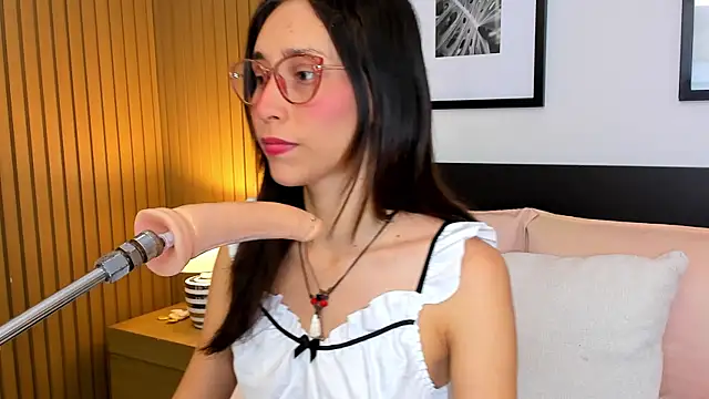 doll bella  online show from March 29, 2026, 7:59 pm