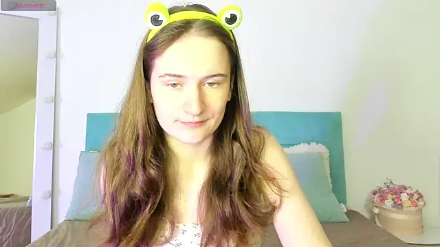 L1ittle kitty  online show from October 22, 2025, 5:18 am