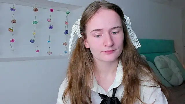 L1ittle kitty  online show from November 16, 2025, 6:40 am