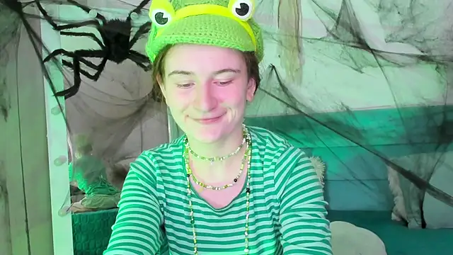 L1ittle kitty  online show from October 26, 2025, 6:25 am