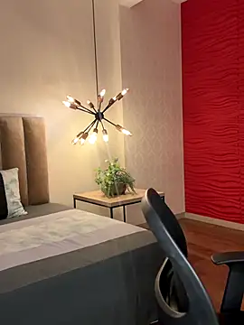 Alisha-Bond online show from November 4, 2025, 7:06 pm