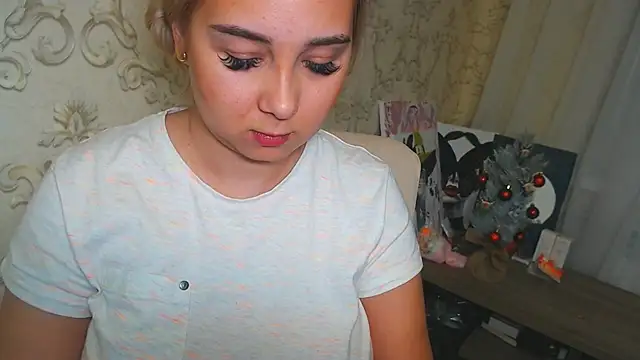 Snapshot of DolphinDreams chatting on January 8, 2026, 1:39 pm DolphinDreams online show from January 8, 2026, 1:39 pm