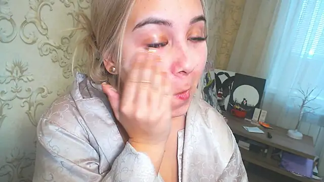 Snapshot of DolphinDreams chatting on January 19, 2026, 12:42 pm DolphinDreams online show from January 19, 2026, 12:42 pm