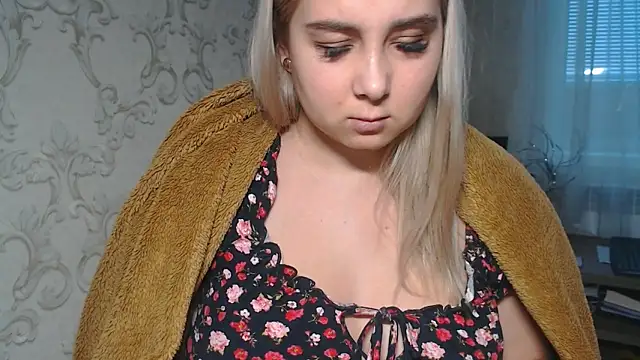 Snapshot of DolphinDreams chatting on February 7, 2026, 12:24 pm DolphinDreams online show from February 7, 2026, 12:24 pm