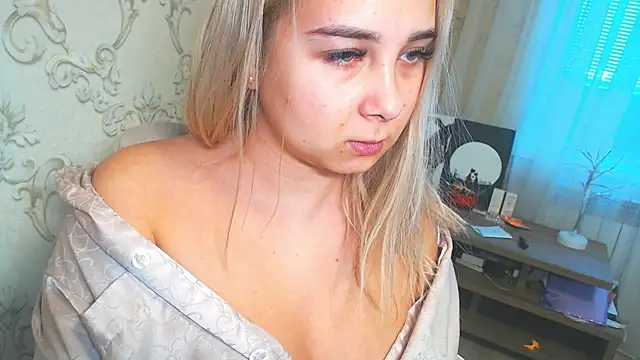 Snapshot of DolphinDreams chatting on January 18, 2026, 10:51 am DolphinDreams online show from January 18, 2026, 10:51 am