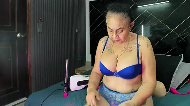 Snapshot of cloee-rabbyt chatting on October 20, 2025, 11:44 am cloee-rabbyt online show from October 20, 2025, 11:44 am