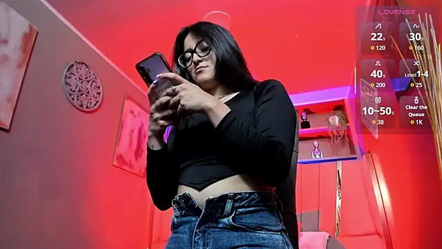 Lucy Williiams online show from December 2, 2025, 11:56 am