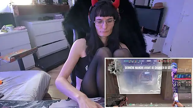 Snapshot of CeriseLapine chatting on October 21, 2025, 11:04 pm CeriseLapine online show from October 21, 2025, 11:04 pm