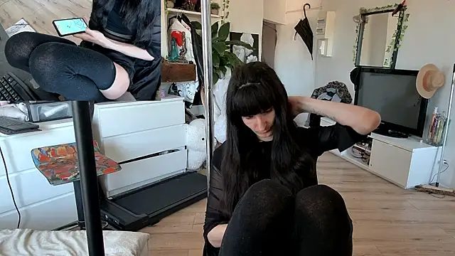 Snapshot of CeriseLapine chatting on November 18, 2025, 12:52 pm CeriseLapine online show from November 18, 2025, 12:52 pm