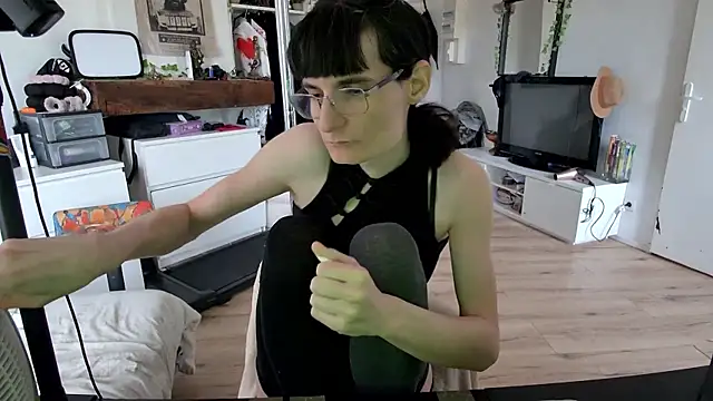 Snapshot of CeriseLapine chatting on November 30, 2025, 8:37 am CeriseLapine online show from November 30, 2025, 8:37 am