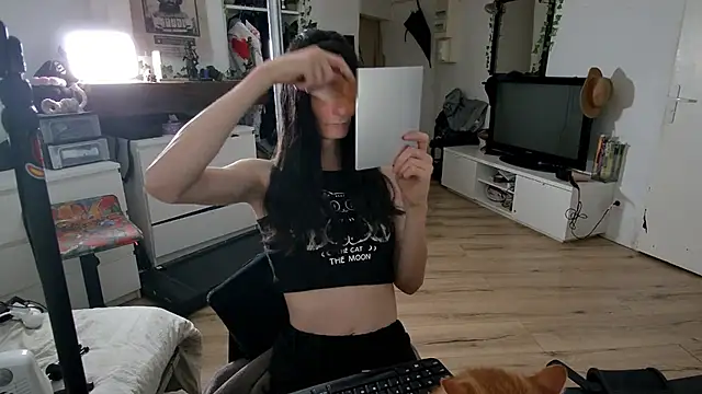 Snapshot of CeriseLapine chatting on December 1, 2025, 9:15 pm CeriseLapine online show from December 1, 2025, 9:15 pm