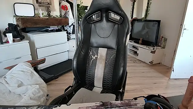 Snapshot of CeriseLapine chatting on October 28, 2025, 11:31 am CeriseLapine online show from October 28, 2025, 11:31 am