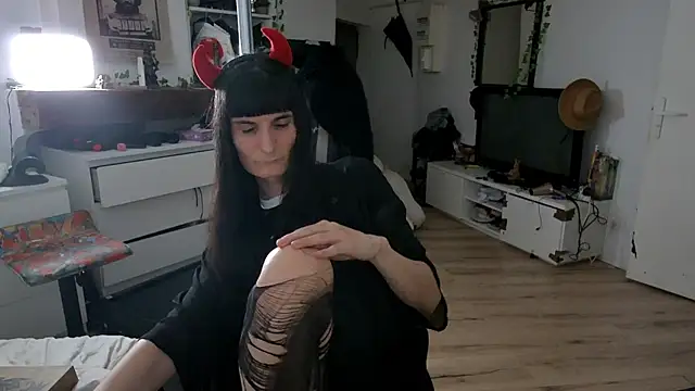 Snapshot of CeriseLapine chatting on November 9, 2025, 7:29 pm CeriseLapine online show from November 9, 2025, 7:29 pm