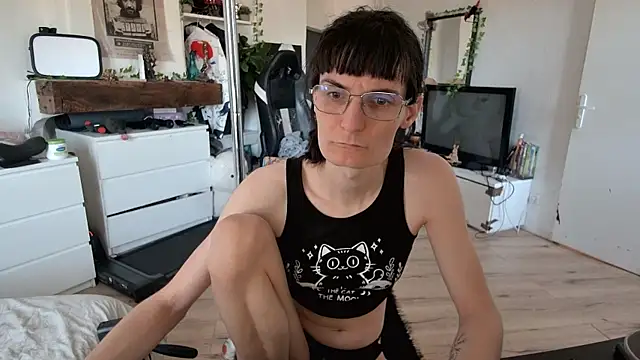 Snapshot of CeriseLapine chatting on November 3, 2025, 9:24 am CeriseLapine online show from November 3, 2025, 9:24 am