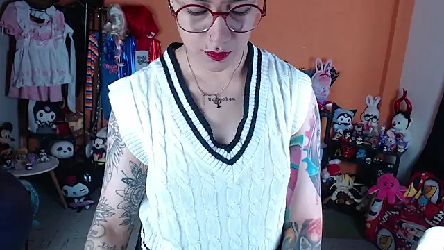 Snapshot of MissMiia2 chatting on May 13, 2026, 1:18 pm MissMiia2 online show from May 13, 2026, 1:18 pm