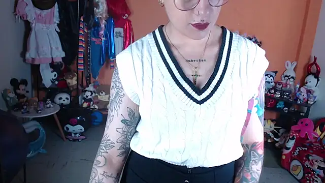 Snapshot of MissMiia2 chatting on June 2, 2026, 12:49 pm MissMiia2 online show from June 2, 2026, 12:49 pm