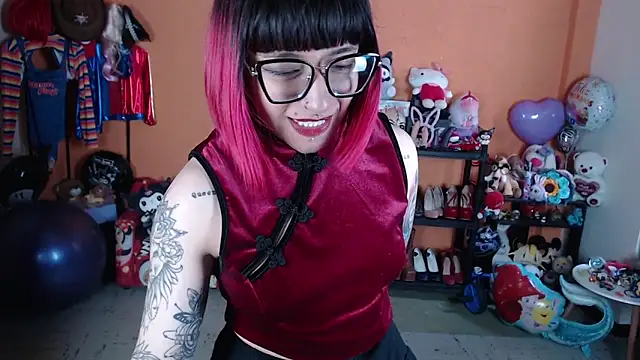 MissMiia2 online show from November 14, 2025, 2:21 pm