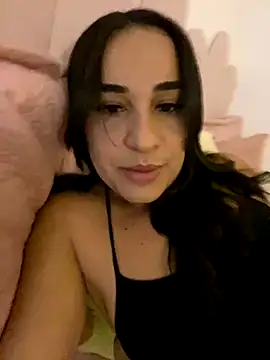 Snapshot of cleolimahot3 chatting on November 5, 2025, 10:24 pm cleolimahot3 online show from November 5, 2025, 10:24 pm