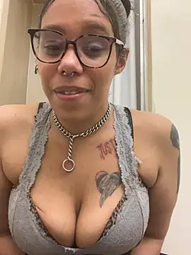 Princess Desirae online show from April 13, 2026, 4:16 am