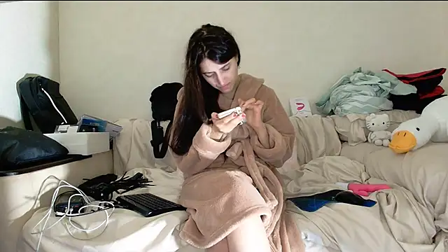 Snapshot of Iren chatting on February 13, 2026, 1:05 am Iren online show from February 13, 2026, 1:05 am