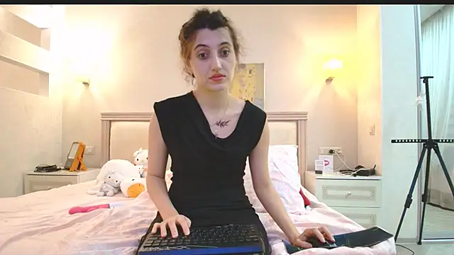 Iren online show from December 18, 2025, 10:57 pm