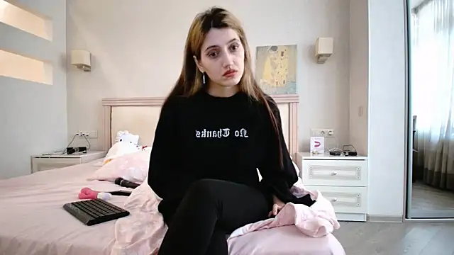 Snapshot of Iren chatting on November 19, 2025, 7:41 am Iren online show from November 19, 2025, 7:41 am