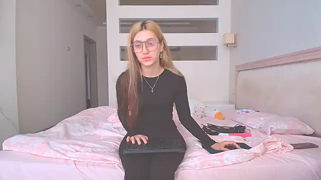 Snapshot of Iren chatting on October 2, 2025, 10:40 am Iren online show from October 2, 2025, 10:40 am