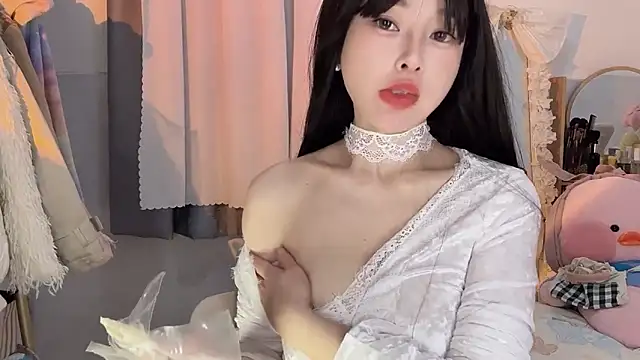 Snapshot of Carly_1 chatting on January 13, 2025, 12:56 pm Carly 1 online show from January 13, 2025, 12:56 pm