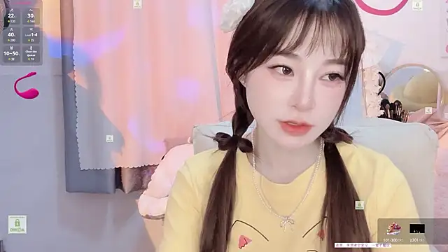 Snapshot of Carly_1 chatting on October 19, 2025, 11:46 am Carly 1 online show from October 19, 2025, 11:46 am