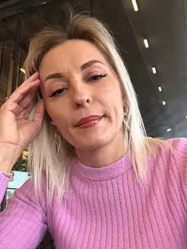 Snapshot of Diamond_Bunny_ chatting on February 10, 2025, 2:59 pm Diamond Bunny online show from February 10, 2025, 2:59 pm