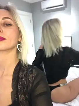 Snapshot of Diamond_Bunny_ chatting on February 21, 2025, 9:00 pm Diamond Bunny online show from February 21, 2025, 9:00 pm