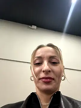 Diamond Bunny  online show from November 22, 2025, 2:49 pm