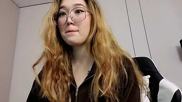 Jennatyan online show from February 22, 2026, 6:16 am