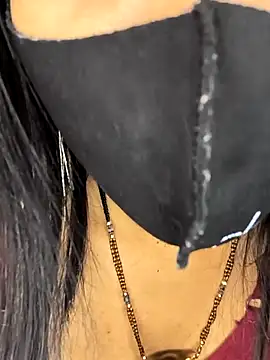 cute simmy0 online show from April 8, 2026, 2:40 pm