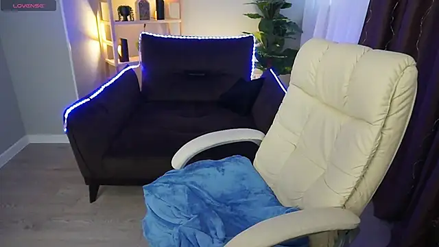 Snapshot of ElysLunar chatting on January 8, 2025, 10:15 am ElysLunar online show from January 8, 2025, 10:15 am