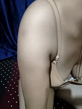 kaveerpooja947 online show from March 26, 2026, 4:38 pm